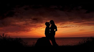 silhouette-love-man-woman-sunset-sea-kissother-1080x1920